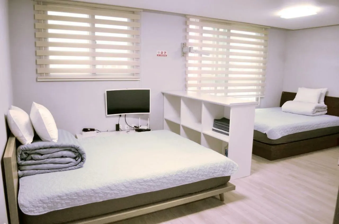 Marina Residence Busan 3*,